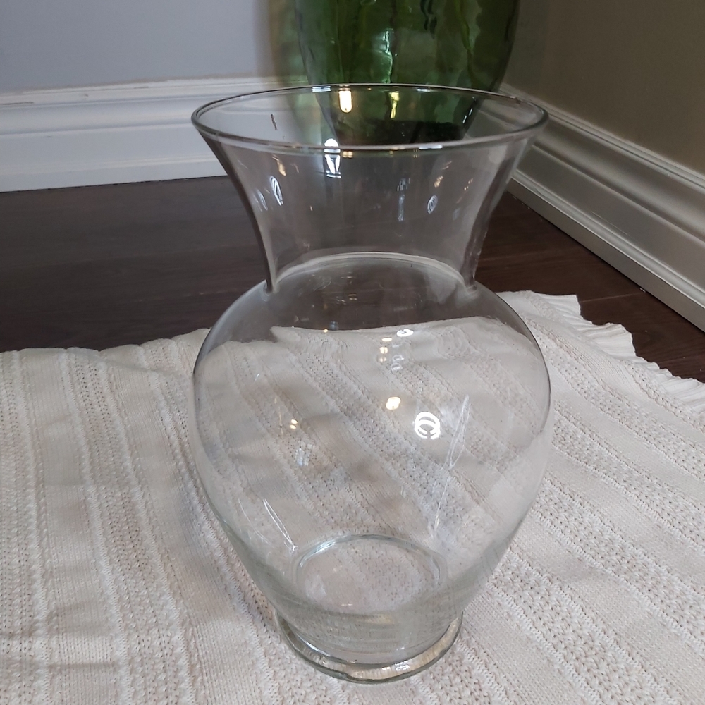 Glass vase (clear)  centerpiece ready